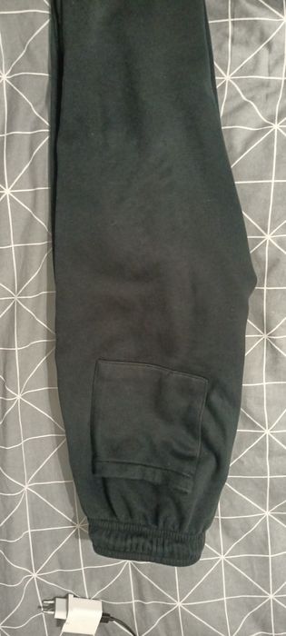 Vând pantaloni Jordan