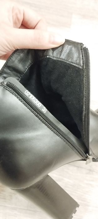 Продам ботинки женские