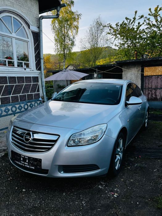 De vanzareOpel Insignia 2.0 cu motor defect prrt 1500 euro