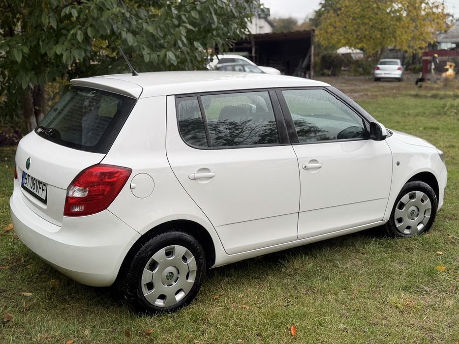 SKODA Fabia 2012 — imagine 2
