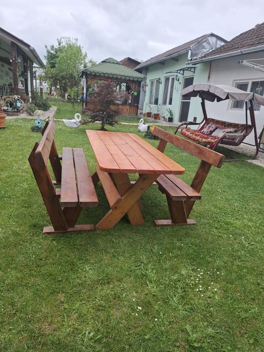 Set masă de grădină din lemn de duglas masiv + 2 bănci cu spătar – realizat la comandă