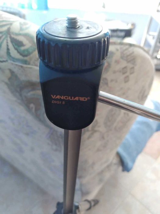 Ултракомпактен 4-секционен статив Vanguard Digi 5