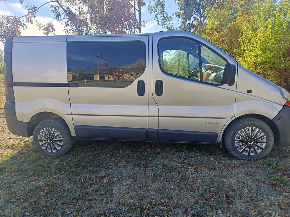 Vând Renault trafic an 2003 motor 1.9 DCI șase viteze acte la ziua fără fiscal