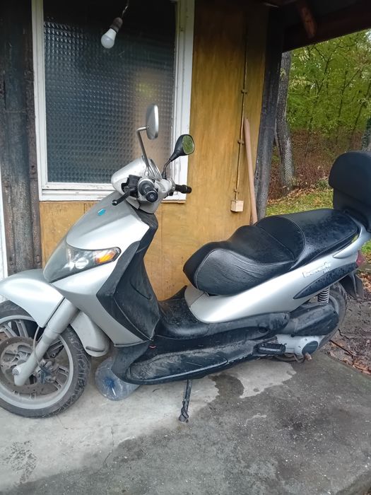 Скутери  електрически  и един бензинов piaggio Beverly за части