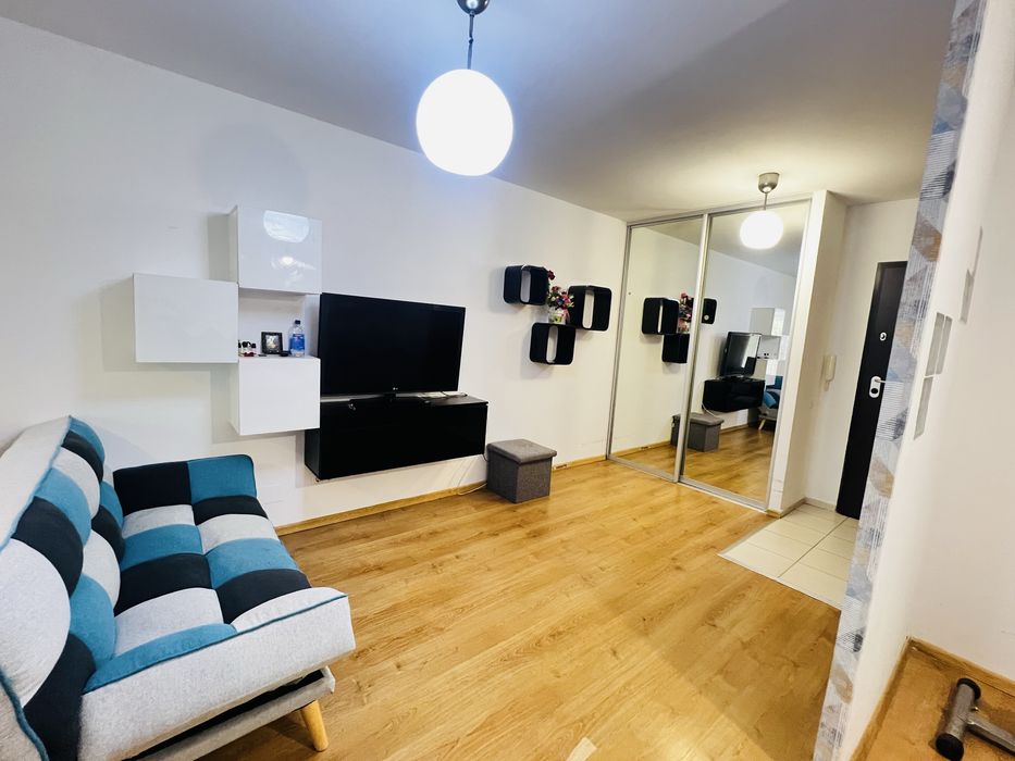Vand garsoniera spatioasa tip studio(cu antecamera)