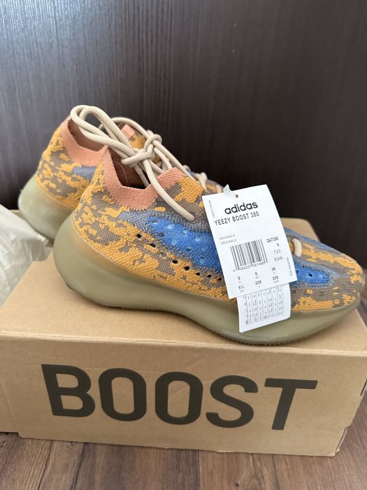 Vand sneakers Adidas Yeezy Boost