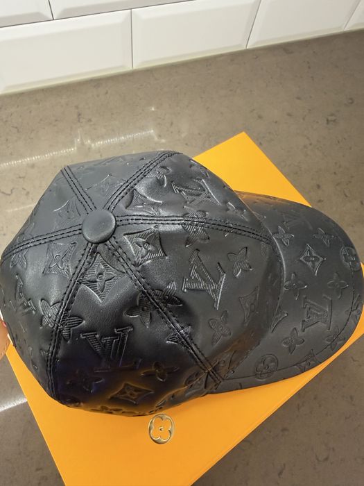 Нова шапка Louis Vuitton
