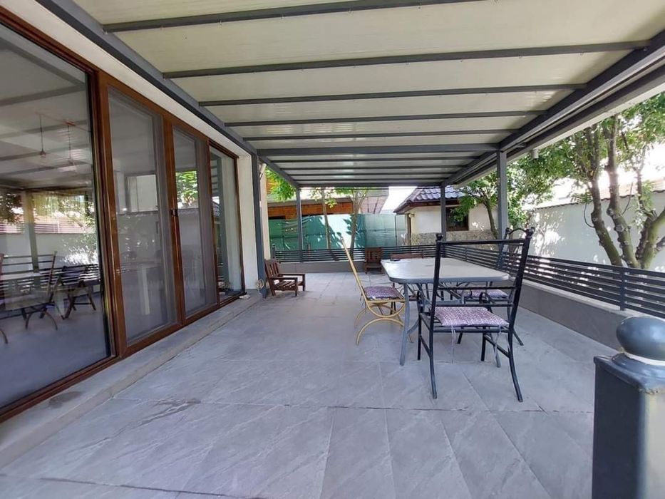 Casa de vanzare 300 mp