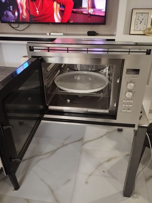 cuptor microunde AEG