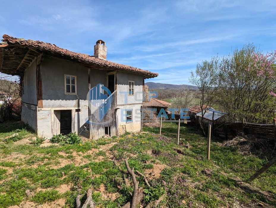 Стара къща с панорамна гледка в Еленския балкан