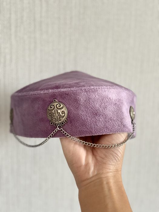 Қазақша көйлек бас киіммен сатылады