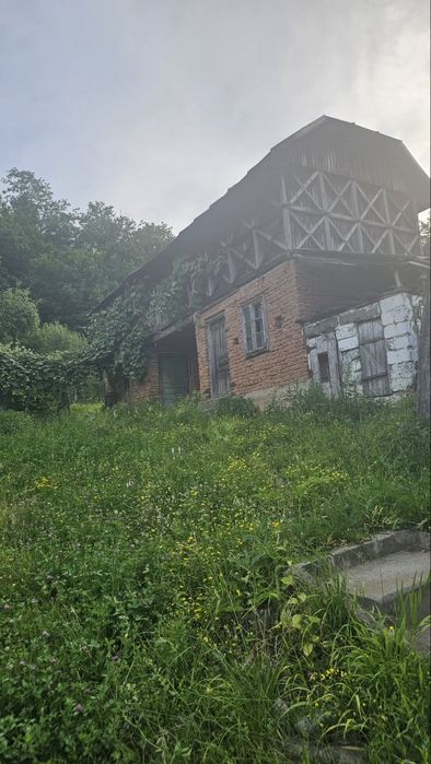 Casă de vânzare cu anexe și grădină