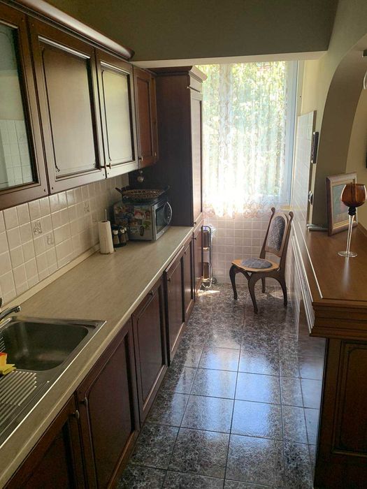 Продава се Многостаен апартамент в Бургас, Център - 183 кв.м за 1749 €/кв.м - Снимка #2