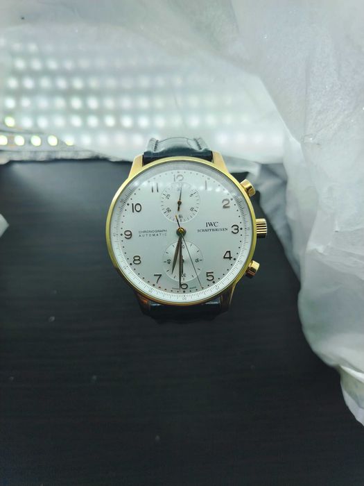 Продавам Часовник  IWC