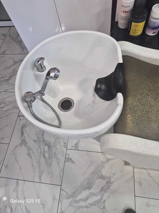 Измивна колона от фризьорски салон