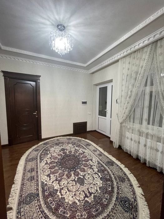 Қибрай тумани.Дурмон маҳалласида 6 сотих 5 хонали  уй сотилади.