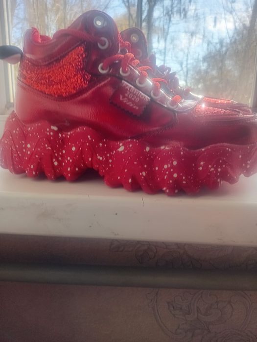 Продаётся обувь новая