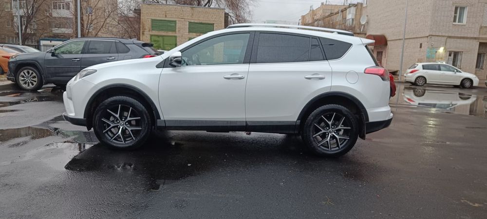ToyotaRAV4 автомат2.5 Европеец