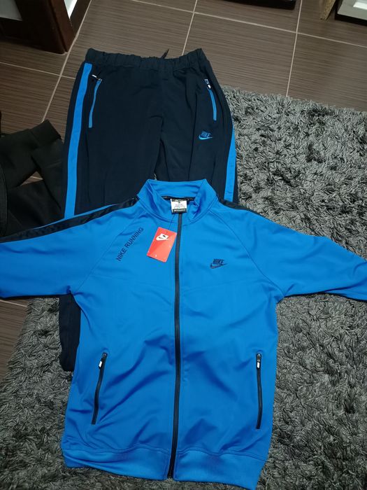 Vând trening Nike nou