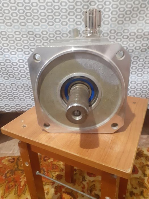 Серверный двигатель