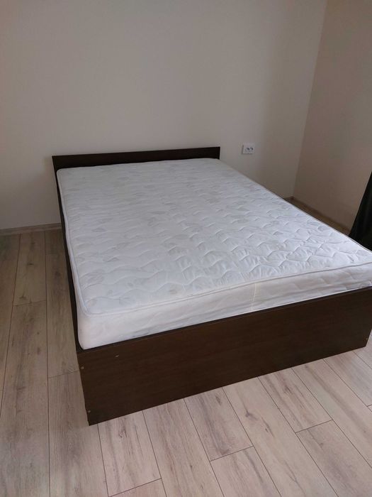 Спалня с матрак 140 на 200