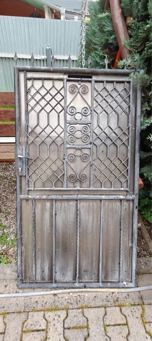 Poartă automatizată