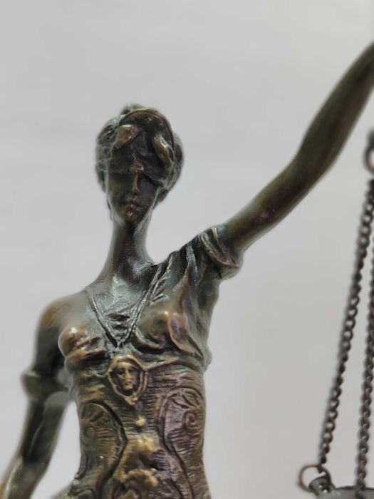 Vând statuie Justiția, din bronz si statuie Lady at the Bar ,din bronz