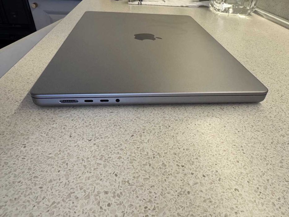 MacBook Pro 16 inch 2021 M1 Pro 16GB 512GB Silver, cutie, cablu