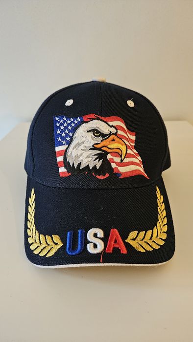 Шапки с козирка - комплект и на брой