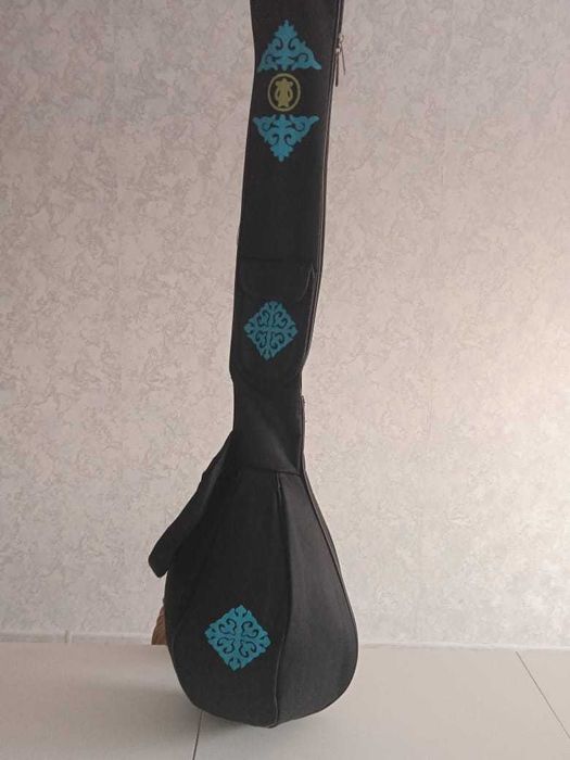 ДОМБЫРА сатылады ҚАРА түсті