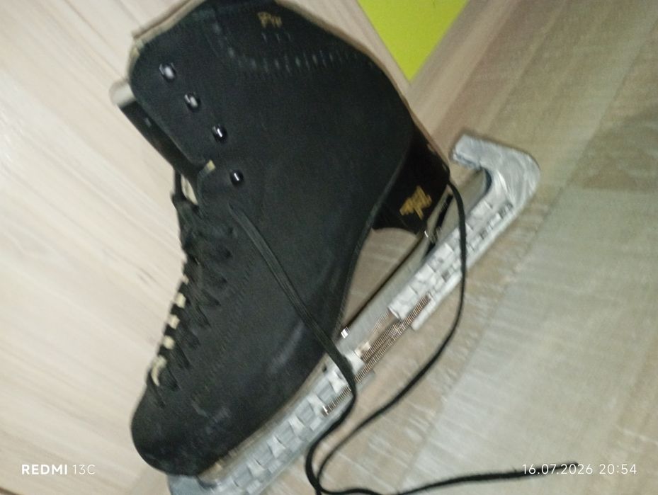 Продавам запазени кънки