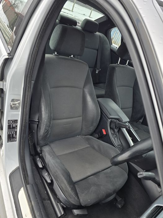 Dezmembrez bmw e90 fl 320d N47D20C