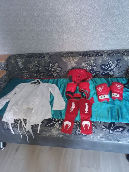 Продам Кимоно перчатки,шлем