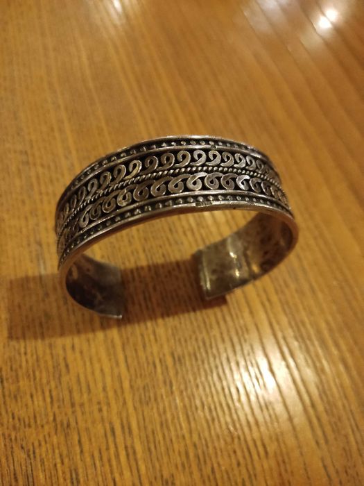 Масивна, сребърна ръчно изработена гривна Непал/Индия