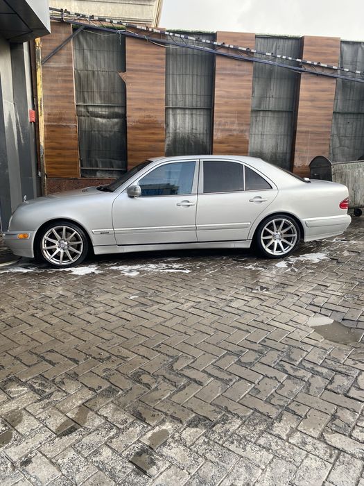 Mersedes Benz E 500 AMG 5 литрлик сотилади