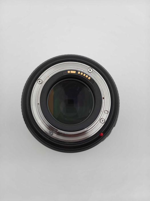 Canon EF 85mm 1.4 L IS USM
