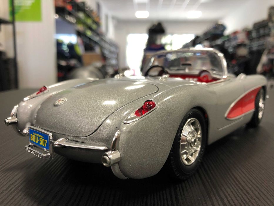 Метална колекционерска количка BBURAGO CHEVROLET CORVETTE 1957