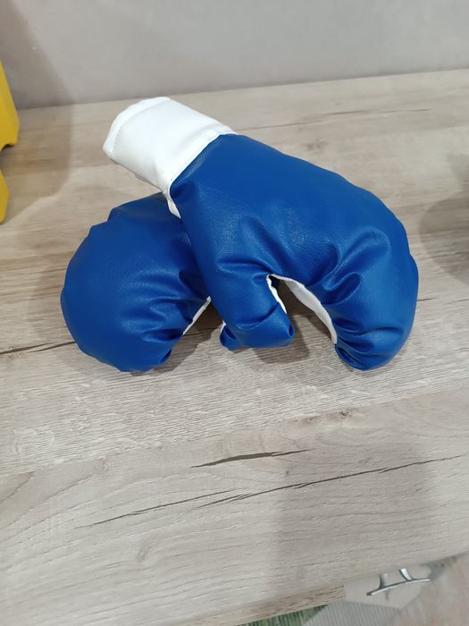 Продам боксерские перчатки детские