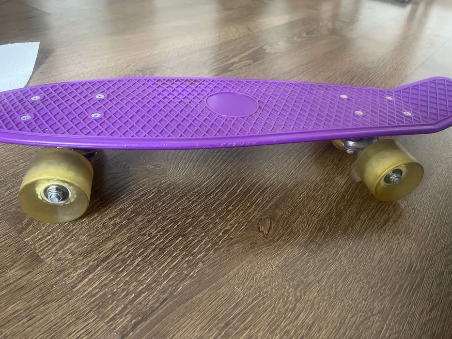 Pennyboard mov cu luminite