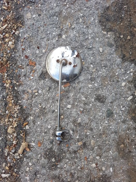 Продава се огледало от юношеско колело