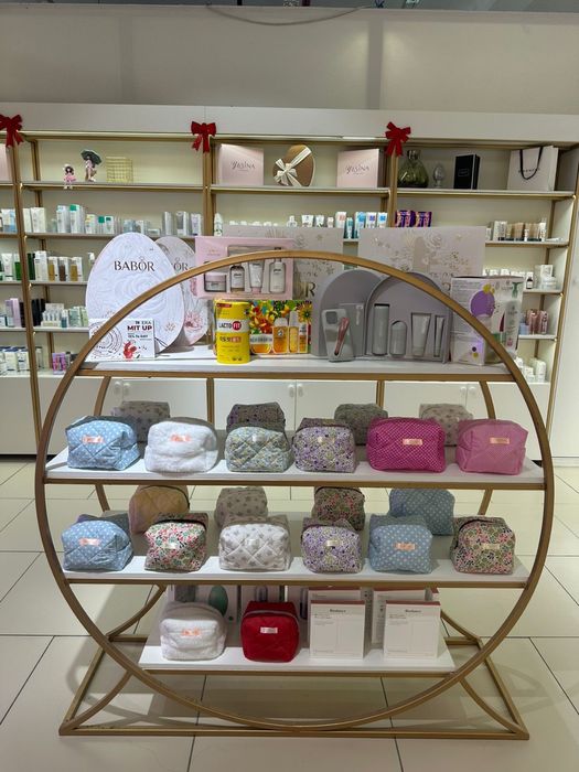 Продается стеллаж дизайнерский