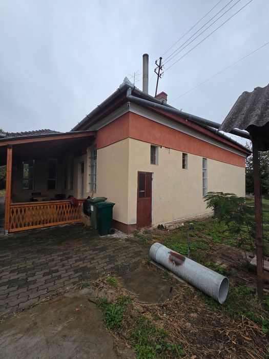 Casa Deosebita  cu teren in suprafata de 2700 mp zona Cuvin