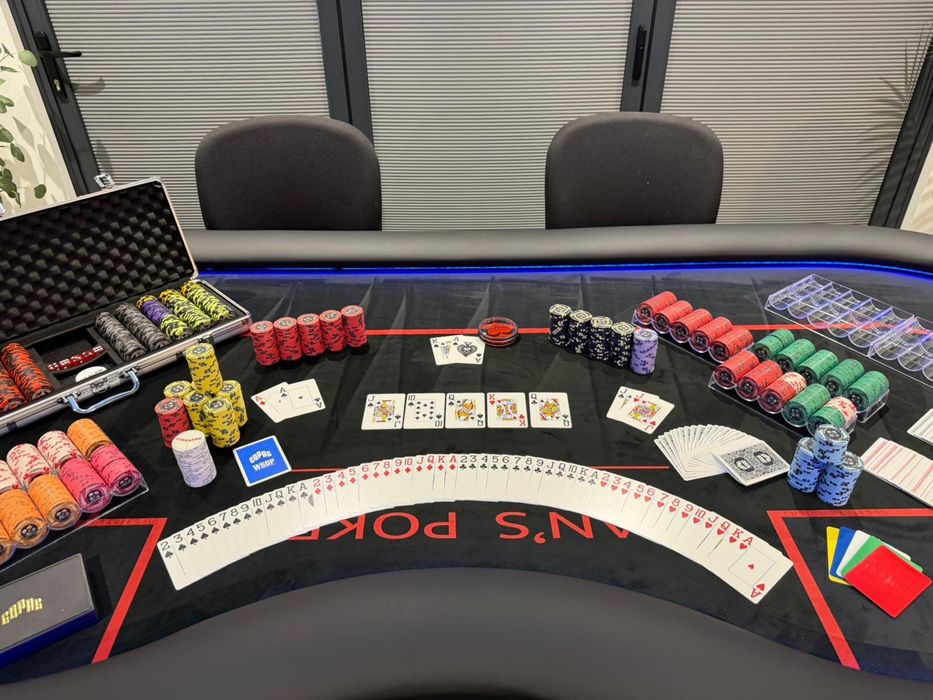 Masa Poker cu jetoane personalizate CustomTables.eu Bucuresti stoc urgent
