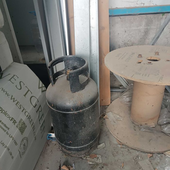 Продавам газова бутилка