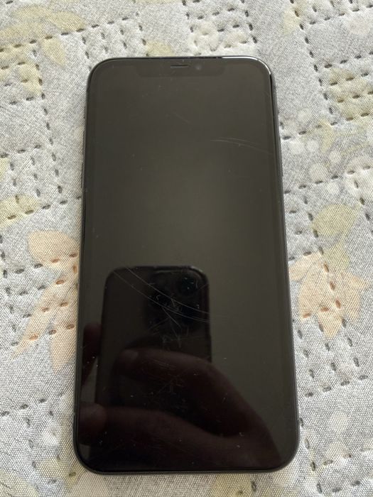 Продаю Айфон 11 черного цвета