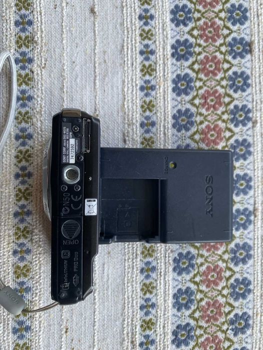 Продавам компактна камера - Sony Cyber Shot DSC W275