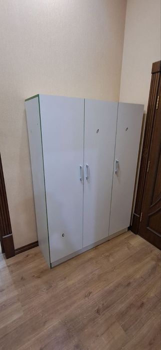Apteka uchun mo'ljallangan mebel