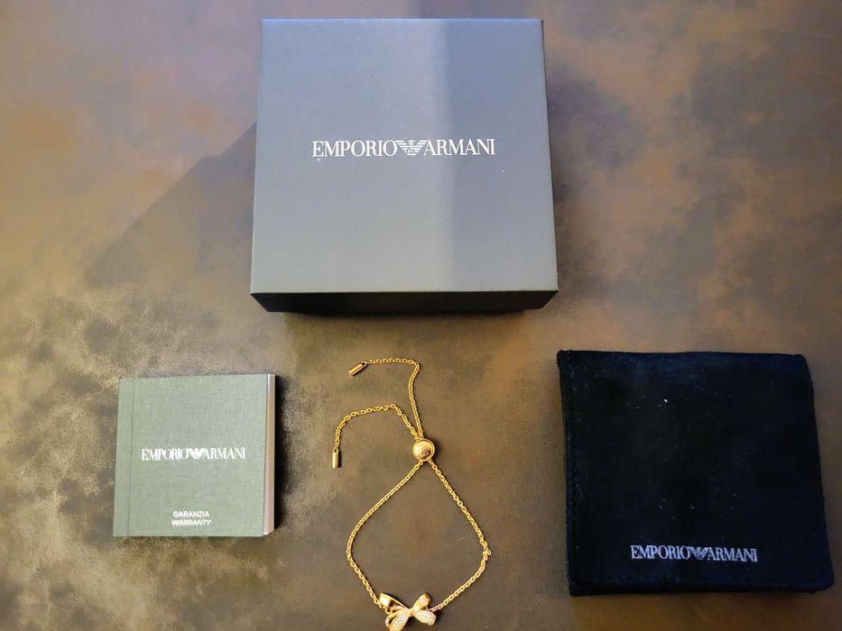 Продавам гривна на Emporio Armani