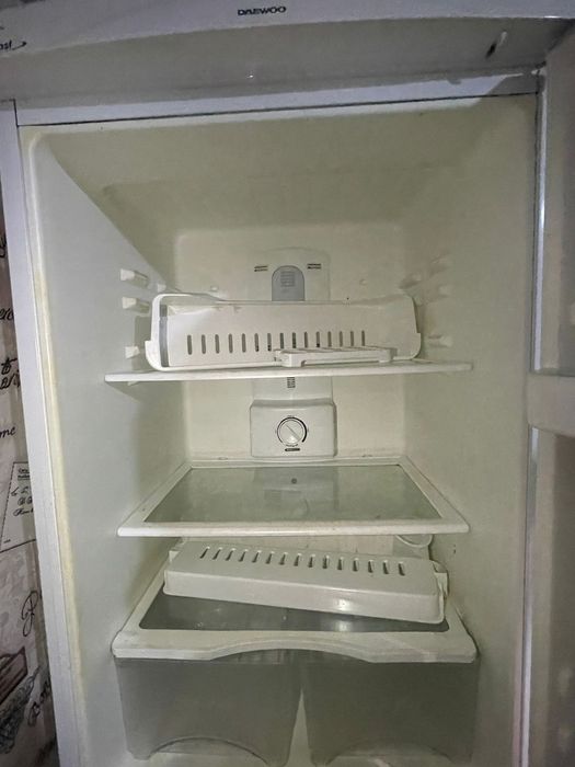 Продается бу холодильник , работает