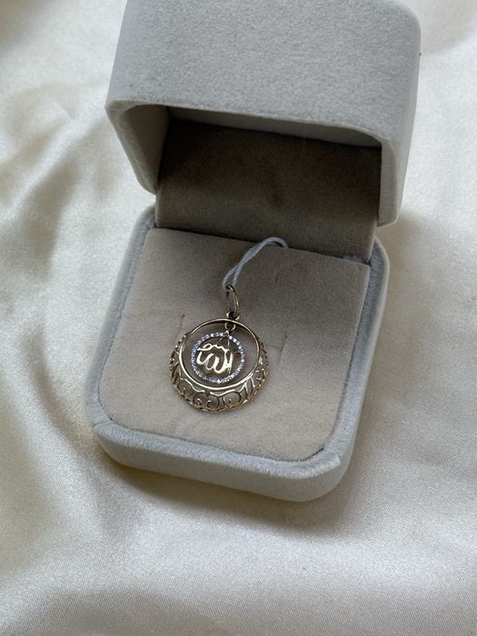 Кулон с фианитами